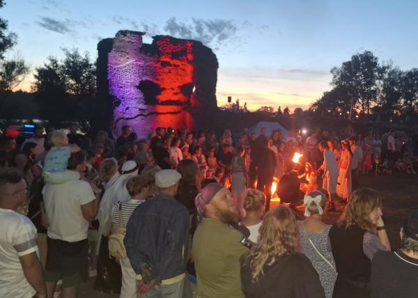Wydarzenie historyczno - kulturalne przy ruinach Zamku w Złotorii
